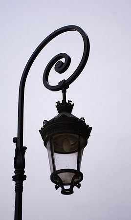 La place des Vosges - Un lampadaire